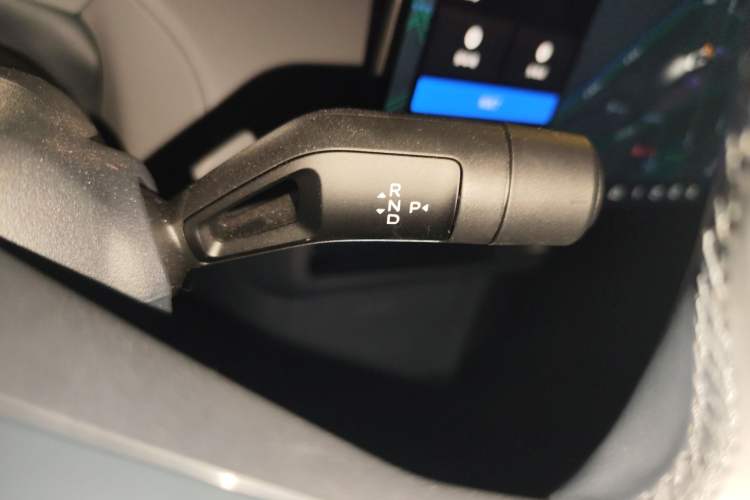 Used Lynk & Co Z20 2025 530 km Range Rear-Wheel Drive Pro Gear Lever