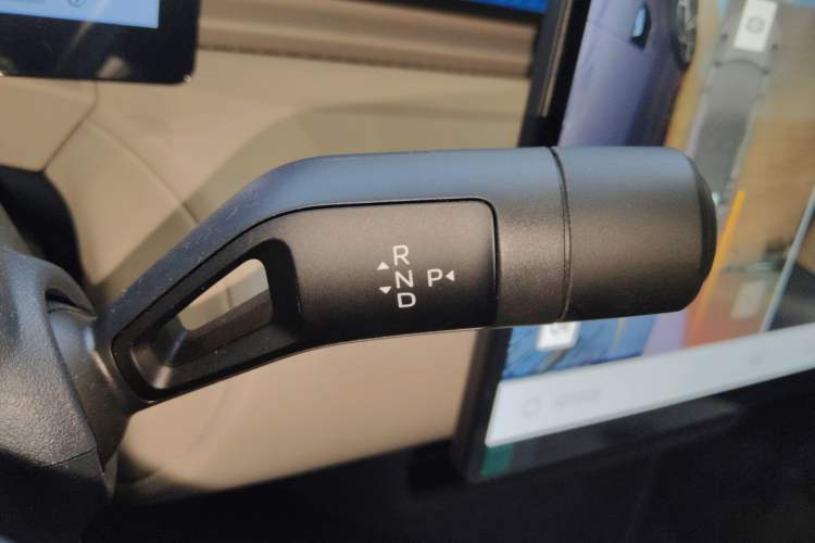 Used Lynk & Co Z20 2025 530 km Range Rear-Wheel Drive Max Gear Lever