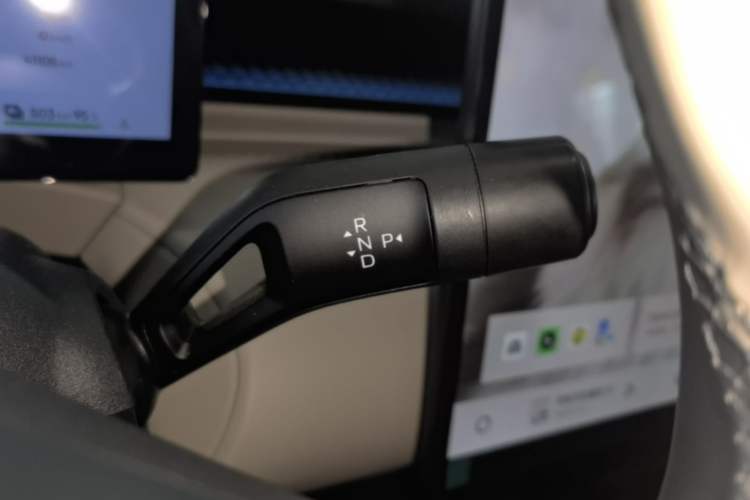 Used Lynk & Co Z20 2025 530 km Range Rear-Wheel Drive Pro Gear Lever