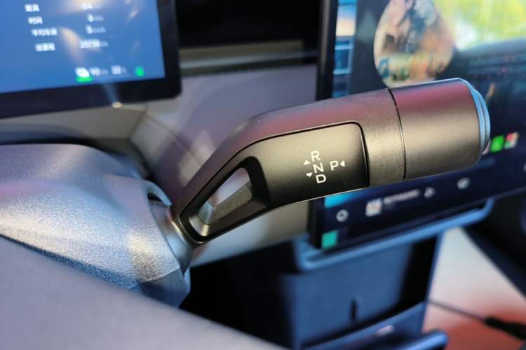 Used Lynk & Co Z20 2025 530 km Range Rear-Wheel Drive Pro Gear Lever