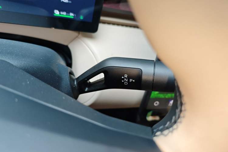 Used Lynk & Co Z20 2025 530 km Range Rear-Wheel Drive Pro Gear Lever