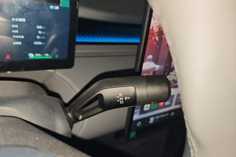 Used Lynk & Co Z20 2025 530 km Range Rear-Wheel Drive Pro Gear Lever
