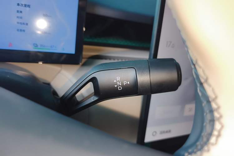 Used Lynk & Co Z20 2025 530 km Range Rear-Wheel Drive Pro Gear Lever