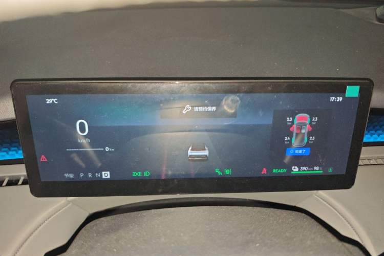 Used Lynk & Co Z20 2025 530 km Range Rear-Wheel Drive Pro Instrument Cluster
