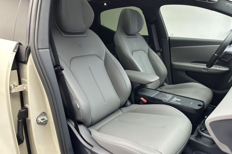 Used Lynk & Co Z20 2025 530 km Range Rear-Wheel Drive Pro Interior 5