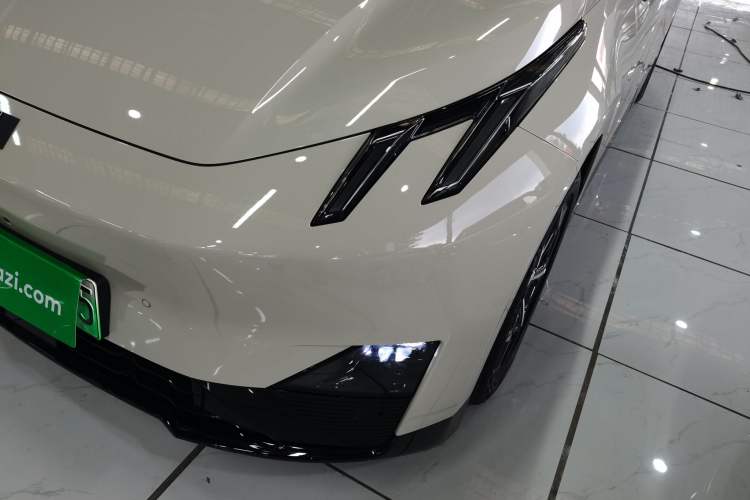 Used Lynk & Co Z20 2025 530 km Range Rear-Wheel Drive Max Left Front Headlight
