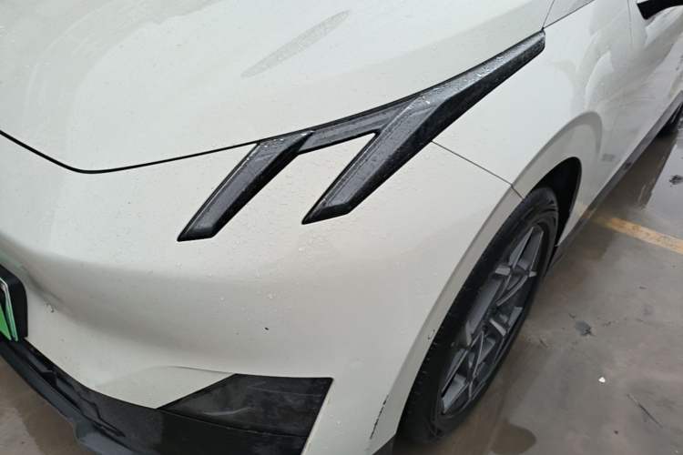 Used Lynk & Co Z20 2025 530 km Range Rear-Wheel Drive Max Left Front Headlight