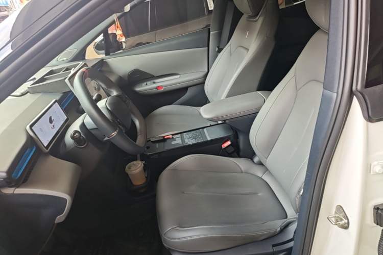 Used Lynk & Co Z20 2025 530 km Range Rear-Wheel Drive Pro Left Front Seat