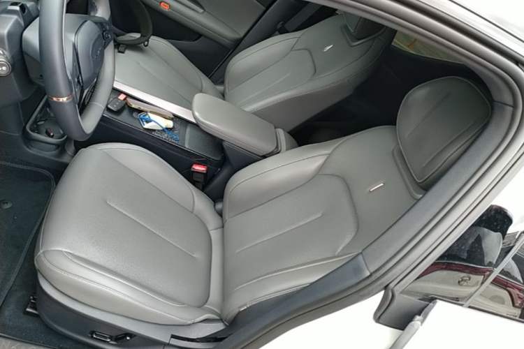 Used Lynk & Co Z20 2025 530 km Range Rear-Wheel Drive Max Left Front Seat
