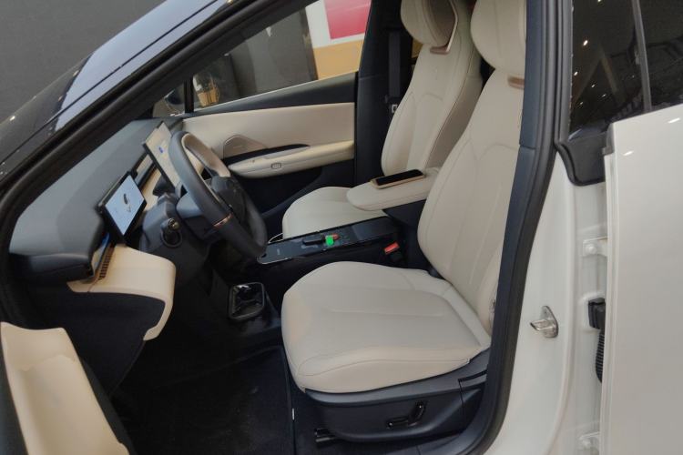 Used Lynk & Co Z20 2025 530 km Range Rear-Wheel Drive Max Left Front Seat
