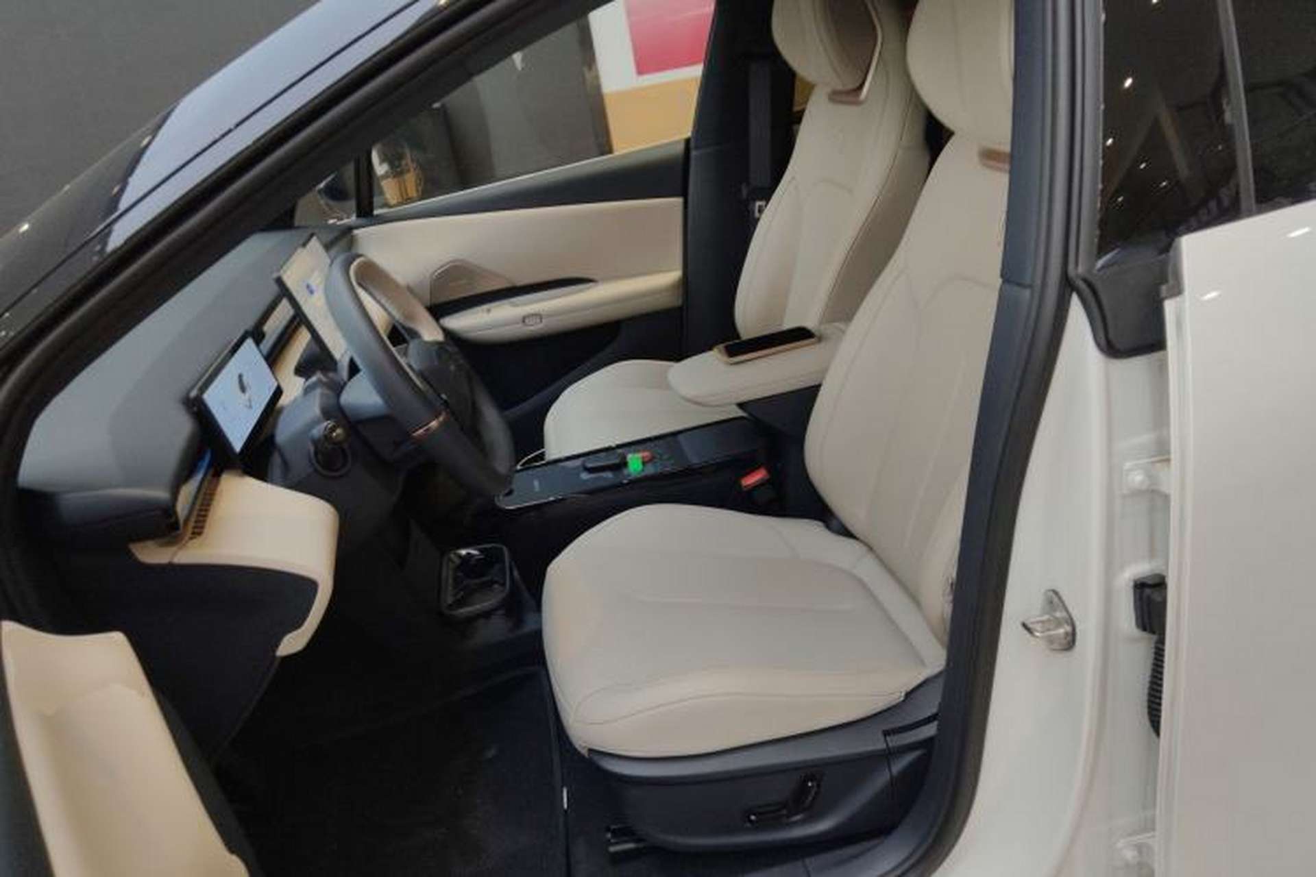 Used Lynk & Co Z20 2025 530 km Range Rear-Wheel Drive Max Left Front Seat