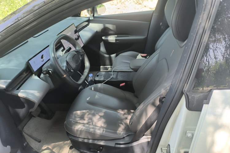 Used Lynk & Co Z20 2025 530 km Range Rear-Wheel Drive Max Left Front Seat