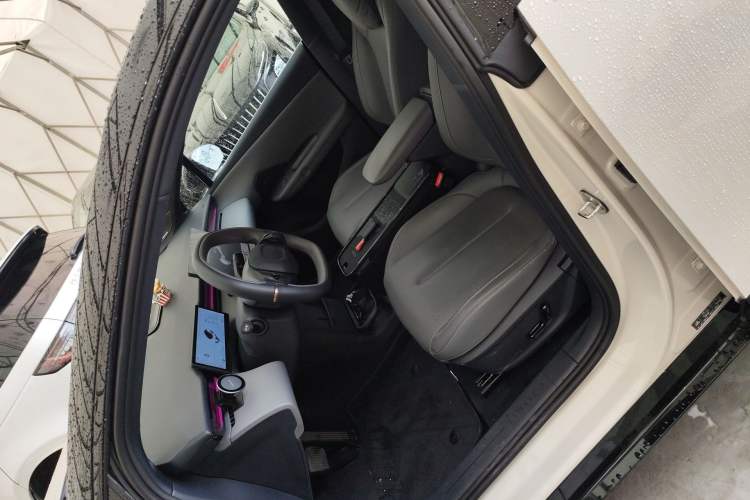 Used Lynk & Co Z20 2025 530 km Range Rear-Wheel Drive Pro Left Front Seat