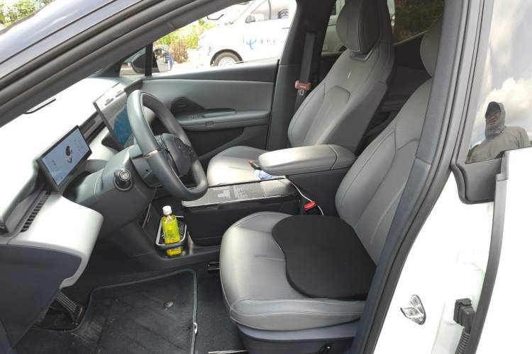 Used Lynk & Co Z20 2025 530 km Range Rear-Wheel Drive Pro Left Front Seat