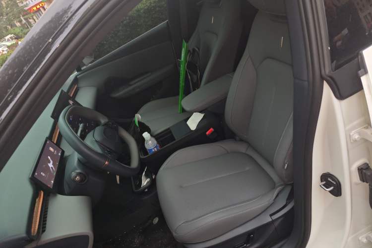 Used Lynk & Co Z20 2025 530 km Range Rear-Wheel Drive Pro Left Front Seat