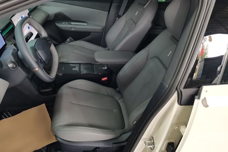 Used Lynk & Co Z20 2025 530 km Range Rear-Wheel Drive Max Left Front Seat