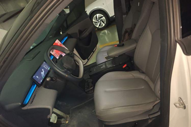 Used Lynk & Co Z20 2025 530 km Range Rear-Wheel Drive Pro Left Front Seat