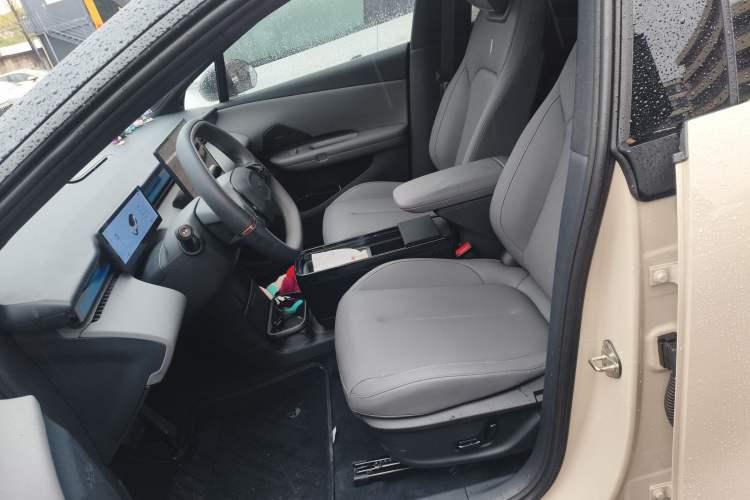 Used Lynk & Co Z20 2025 530 km Range Rear-Wheel Drive Pro Left Front Seat