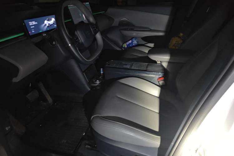 Used Lynk & Co Z20 2025 530 km Range Rear-Wheel Drive Max Left Front Seat