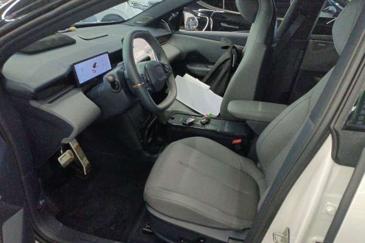 Used Lynk & Co Z20 2025 530 km Range Rear-Wheel Drive Max Left Front Seat