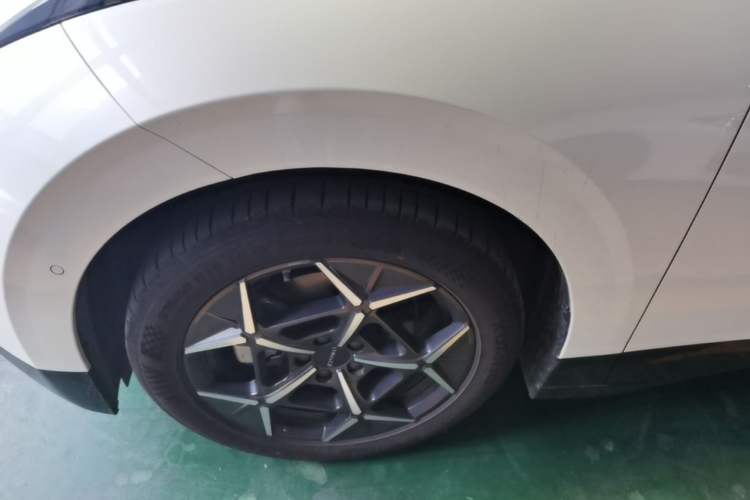 Used Lynk & Co Z20 2025 530 km Range Rear-Wheel Drive Pro Left Front Wheel Hub