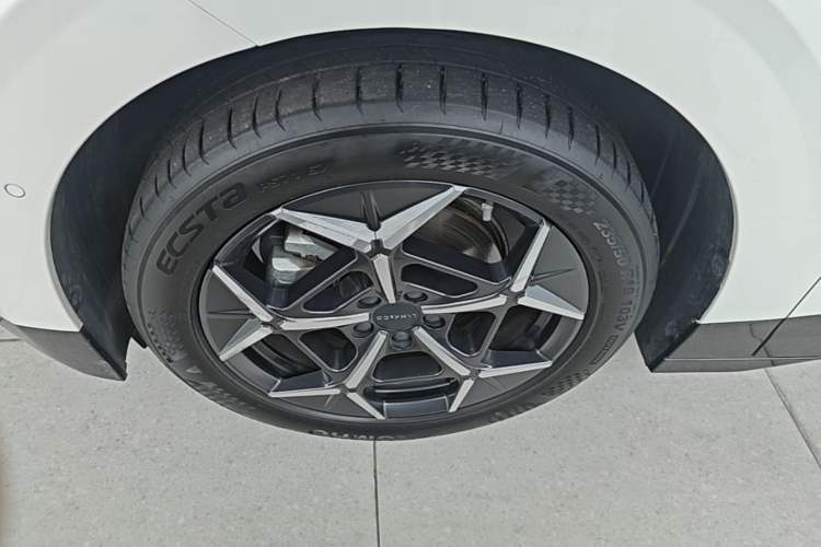 Used Lynk & Co Z20 2025 530 km Range Rear-Wheel Drive Pro Left Front Wheel Hub