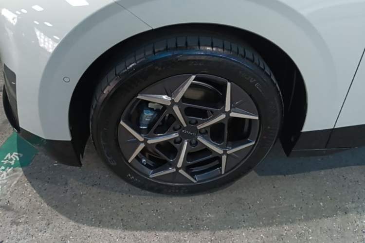 Used Lynk & Co Z20 2025 530 km Range Rear-Wheel Drive Pro Left Front Wheel Hub