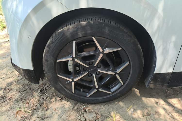 Used Lynk & Co Z20 2025 530 km Range Rear-Wheel Drive Max Left Front Wheel Hub