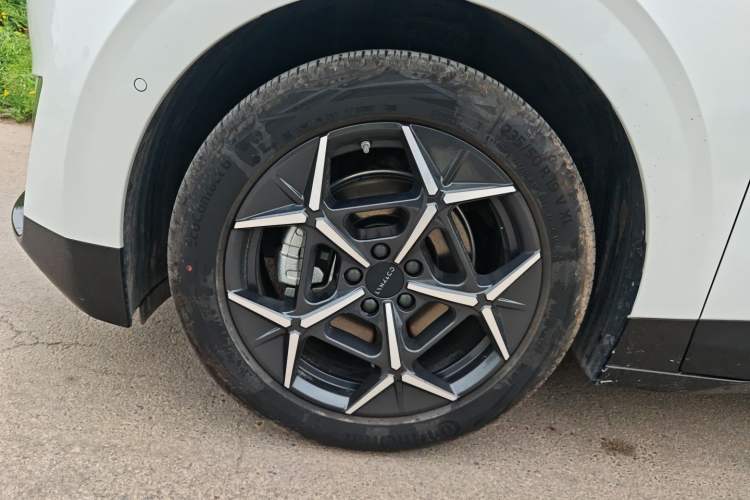 Used Lynk & Co Z20 2025 530 km Range Rear-Wheel Drive Max Left Front Wheel Hub