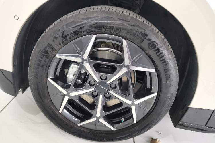 Used Lynk & Co Z20 2025 530 km Range Rear-Wheel Drive Max Left Front Wheel Hub