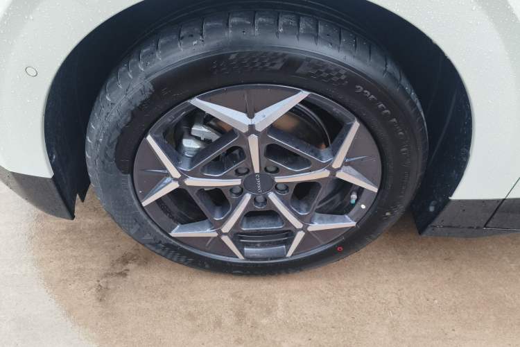Used Lynk & Co Z20 2025 530 km Range Rear-Wheel Drive Pro Left Front Wheel Hub