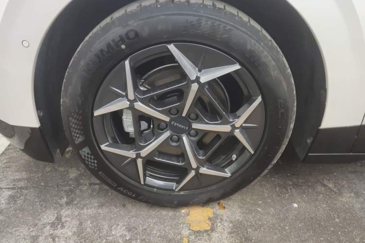 Used Lynk & Co Z20 2025 530 km Range Rear-Wheel Drive Pro Left Front Wheel Hub