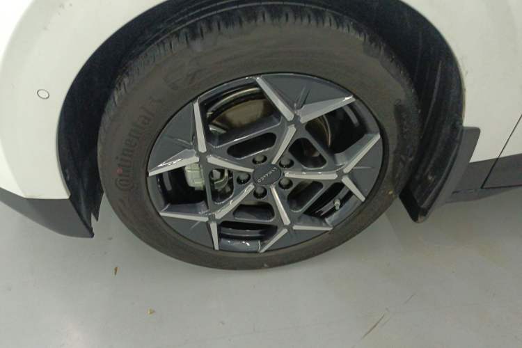 Used Lynk & Co Z20 2025 530 km Range Rear-Wheel Drive Max Left Front Wheel Hub