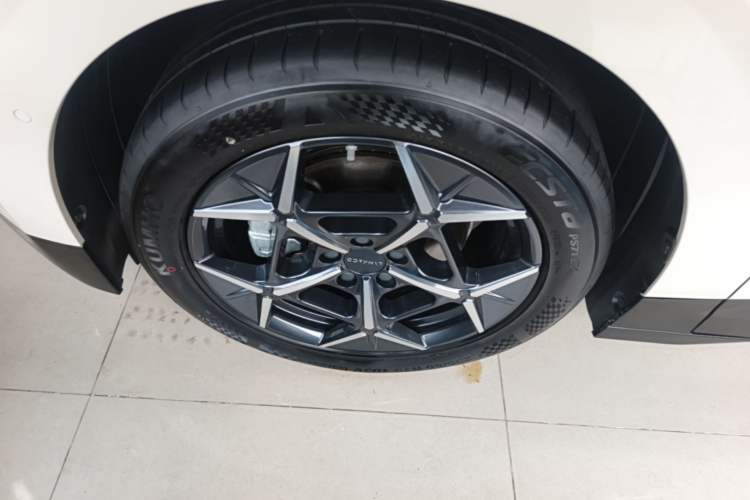 Used Lynk & Co Z20 2025 530 km Range Rear-Wheel Drive Pro Left Front Wheel Hub