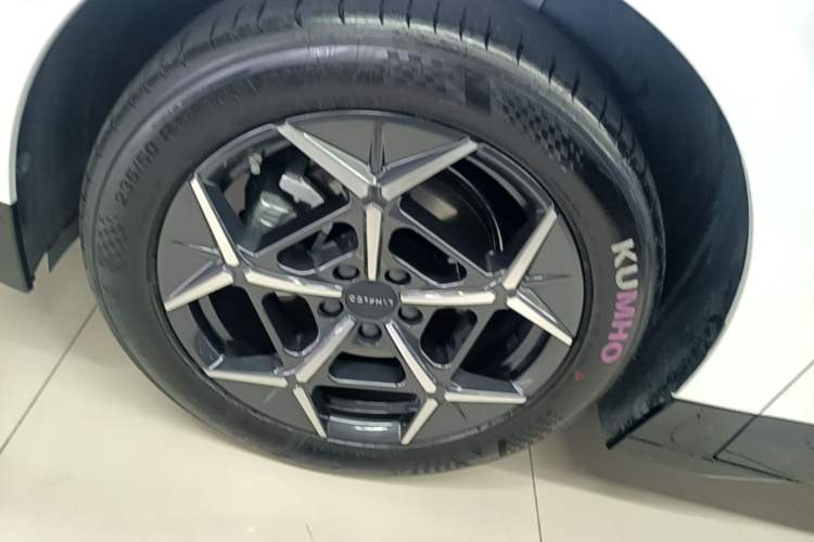 Used Lynk & Co Z20 2025 530 km Range Rear-Wheel Drive Pro Left Front Wheel Hub