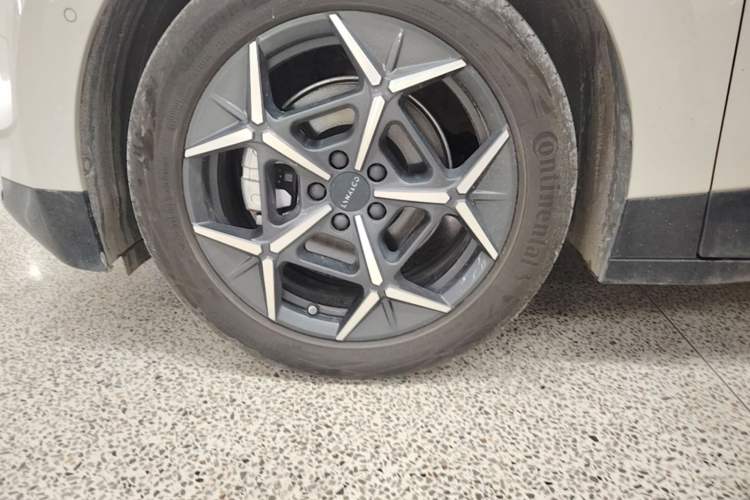 Used Lynk & Co Z20 2025 530 km Range Rear-Wheel Drive Max Left Front Wheel Hub