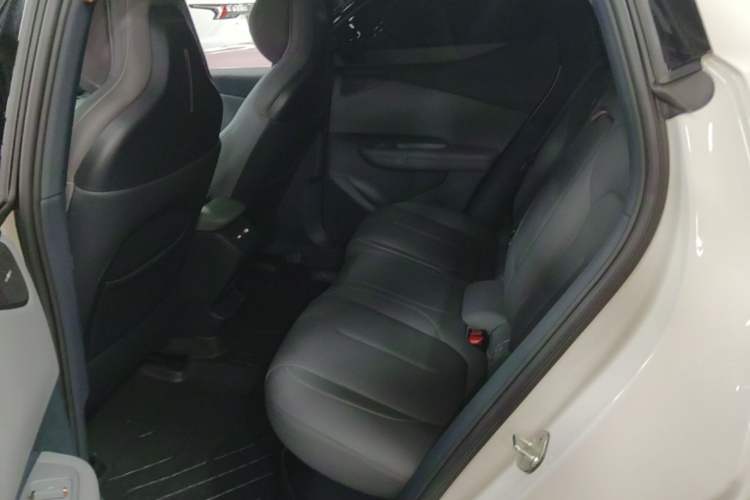 Used Lynk & Co Z20 2025 530 km Range Rear-Wheel Drive Pro Left Rear Seat