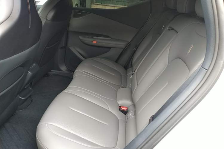 Used Lynk & Co Z20 2025 530 km Range Rear-Wheel Drive Max Left Rear Seat