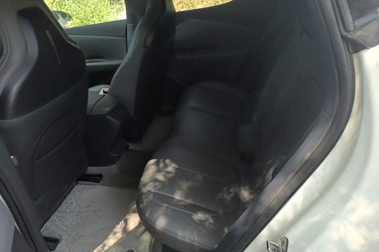 Used Lynk & Co Z20 2025 530 km Range Rear-Wheel Drive Max Left Rear Seat