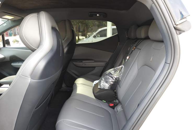 Used Lynk & Co Z20 2025 530 km Range Rear-Wheel Drive Pro Left Rear Seat
