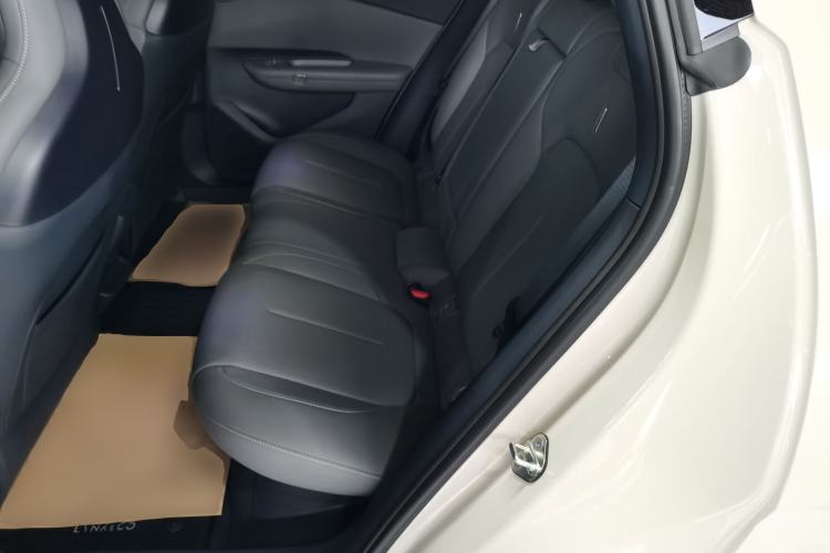 Used Lynk & Co Z20 2025 530 km Range Rear-Wheel Drive Max Left Rear Seat