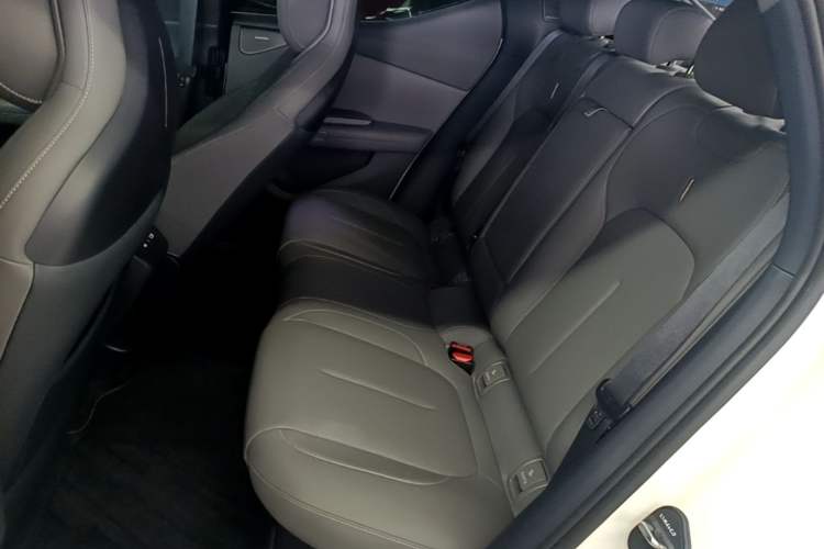 Used Lynk & Co Z20 2025 530 km Range Rear-Wheel Drive Pro Left Rear Seat