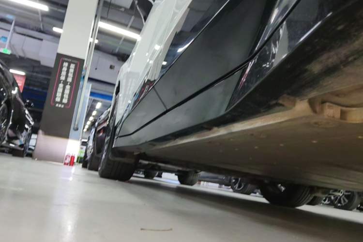 Used Lynk & Co Z20 2025 530 km Range Rear-Wheel Drive Pro Left Side Sill