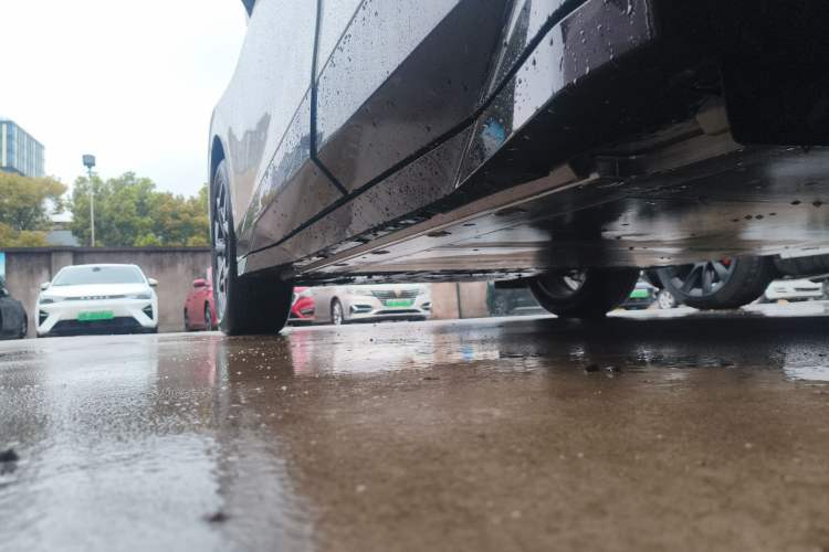Used Lynk & Co Z20 2025 530 km Range Rear-Wheel Drive Pro Left Side Sill
