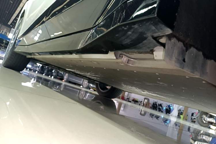 Used Lynk & Co Z20 2025 530 km Range Rear-Wheel Drive Pro Left Side Sill