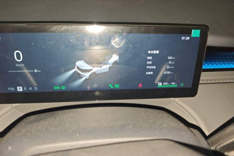 Used Lynk & Co Z20 2025 530 km Range Rear-Wheel Drive Pro Odometer Close Up