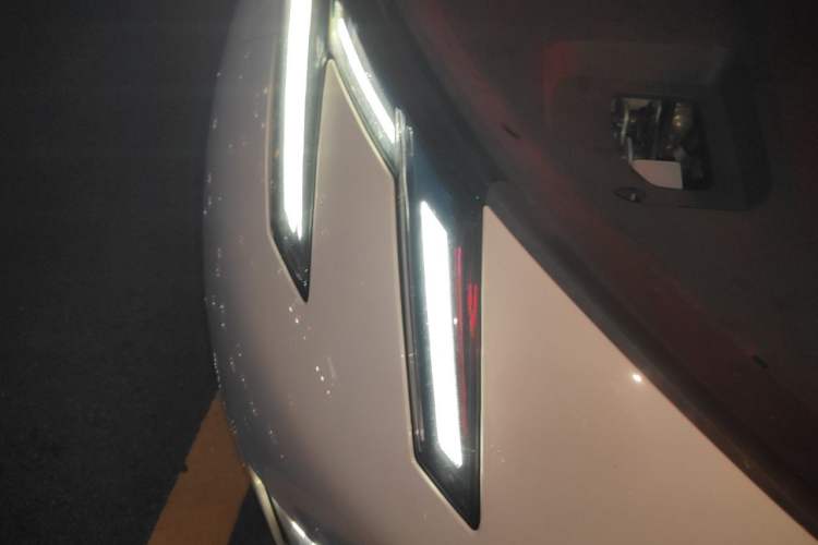 Used Lynk & Co Z20 2025 530 km Range Rear-Wheel Drive Pro Right Front Headlight