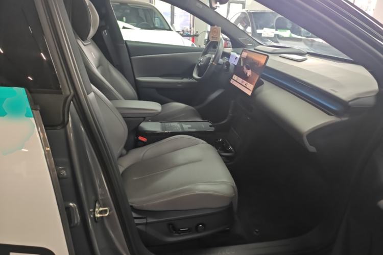 Used Lynk & Co Z20 2025 530 km Range Rear-Wheel Drive Max Right Front Seat