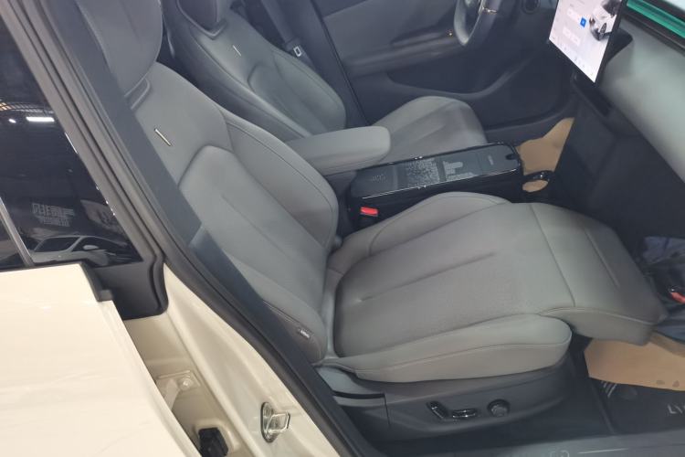 Used Lynk & Co Z20 2025 530 km Range Rear-Wheel Drive Max Right Front Seat