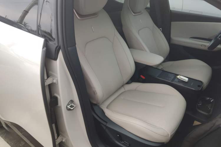 Used Lynk & Co Z20 2025 530 km Range Rear-Wheel Drive Pro Right Front Seat